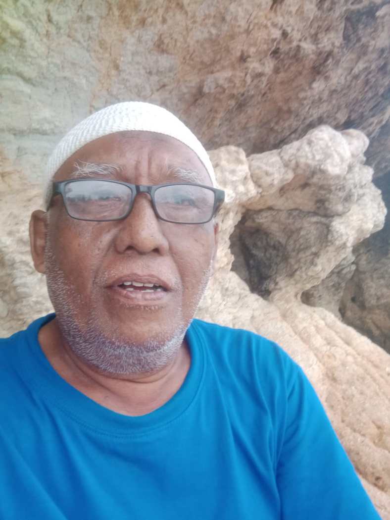 Azhari A.M Sinik Direktur Eksekutif Lembaga Independen Pemerhati Pembangunan Sumatera Utara (LIPPSU)