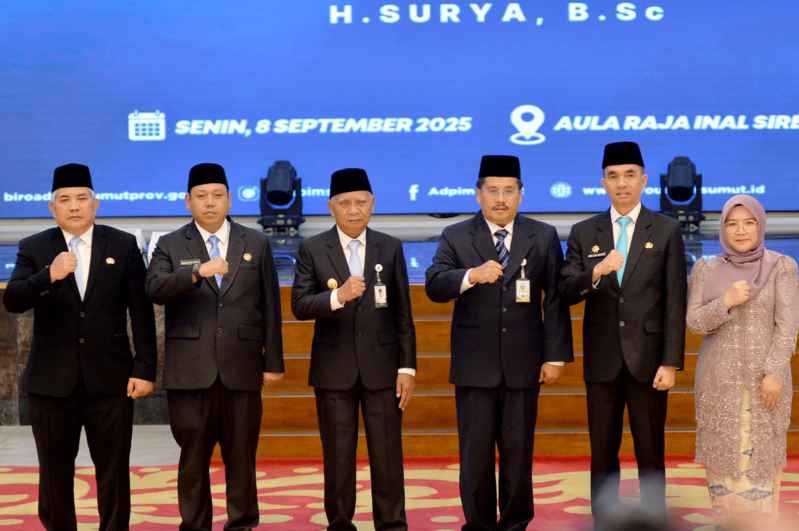 Wakil Gubernur Sumatera Utara (Sumut) Surya melantik dan melakukan pengambilan sumpah Jabatan Pimpinan Tinggi Pratama dan Administrator pada lingkungan Pemerintah Provinsi Sumut di Aula Raja Inal Siregar Lantai 2 Kantor Gubernur Sumut Jalan Diponegoro Kota Medan, Senin (8/9).
