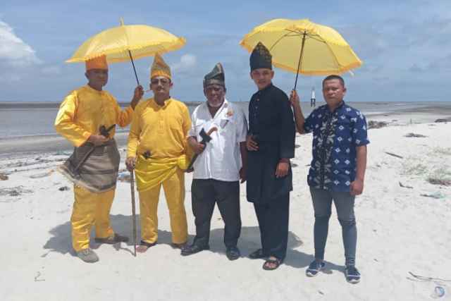 Tim Napak Tilas Sejarah dan Budaya LIPPSU saat Survey Lokasi Rencana Pembangunan Monumen Lancang Kuning
