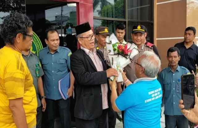 Ratusan warga Parsadaan Siregar Siagian demo di PN Padangsidimpuan menuntut ganti rugi lahan 190 hektar dari PT Agincourt Resources