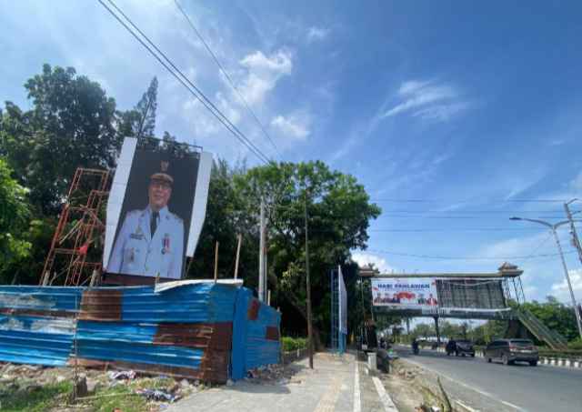 IMG-20251206-WA0041 Foto Bupati Deliserdang Asri Ludin Tambunan tampak di proyek videotron pengadaan dari dana CSR Bank Sumut.