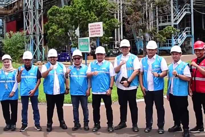Ince Anjas Senior Manager PT PLN dan Sutan Tolang Lubis bersama M Ainul Hafiz dan Tim Bapenda Sumut Perkuat Sinergi dengan PT PLN Nusantara Power.