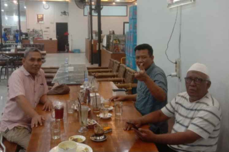 IMG-20260520-WA0004 Muslim Simbolon Ketua P2SPT, Bersam Datuk Arifin Panglima Kaum Ramunia Kesultanan Serdang dan Datuk Azhari A.M Sinik Panglima Warta Di Raja Kesultanan Langkat