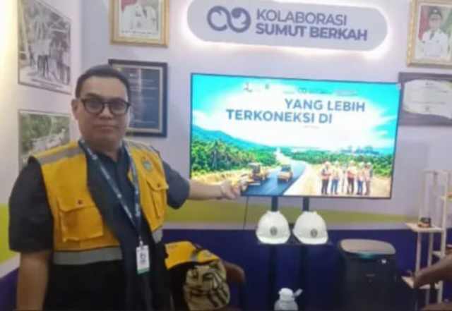 Staf Dinas BMBKCK Sumut, Nasrul, saat Memberi Pemaparan di stan Dinas BMBKCK pada arena Pekan Raya Sumatera Utara (PRSU) ke-50.